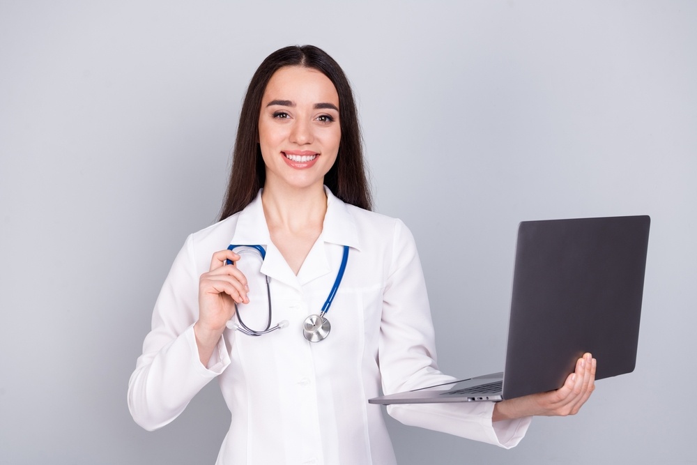 How Travel Nurses Actually Book Housing — And Why Livly Is the Key to Getting in Front of Them